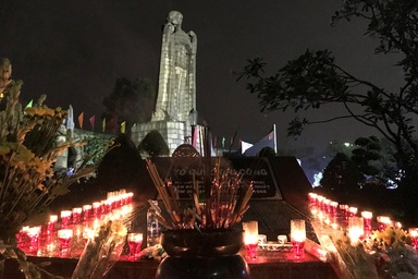 Nghĩa trang liệt sĩ lung linh trong đêm thắp nến tri ân