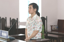 Lĩnh án vì đâm 3 công an bị thương