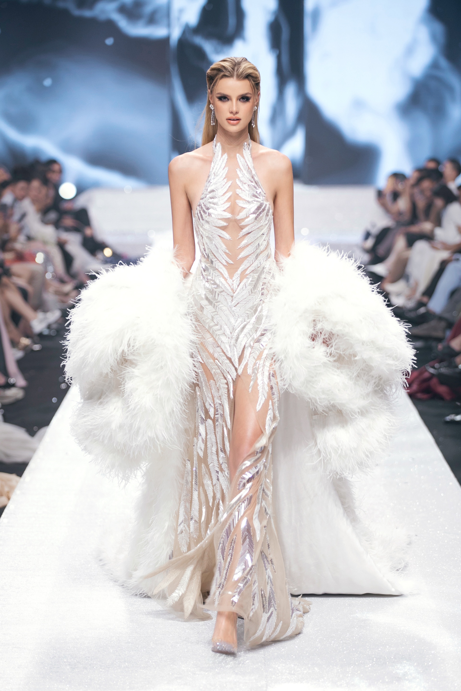 Hoa hậu Bảo Ngọc hóa bông hoa rực rỡ trên sàn catwalk - 27 Hoa hậu Bảo Ngọc hóa bông hoa rực rỡ trên sàn catwalk - 27