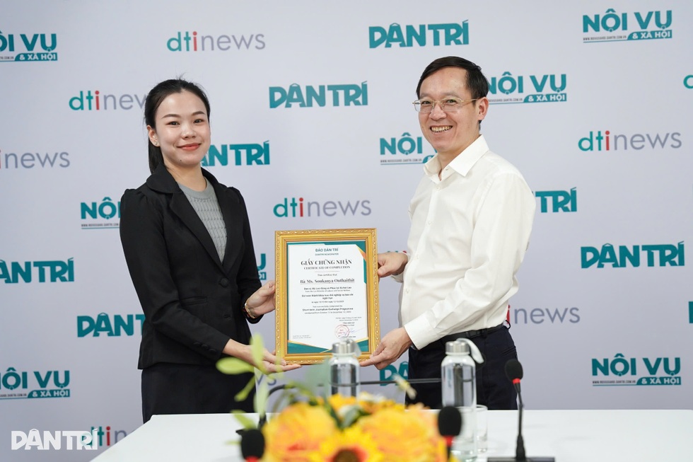 Báo Dân trí hoàn thành việc đào tạo 2 cán bộ Lào - 3 Báo Dân trí hoàn thành việc đào tạo 2 cán bộ Lào - 3