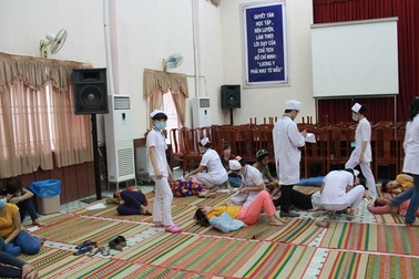 Thịt bẩn, rau độc “tấn công” bữa cơm công nhân