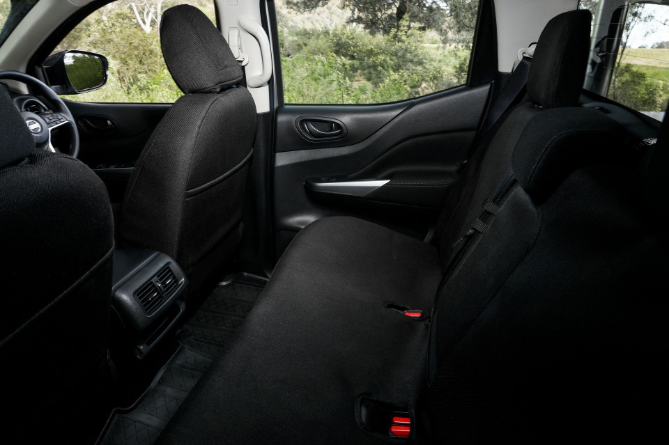 Nissan Navara 2021 xuất kích, sẵn sàng đấu với Ford Ranger - 46 Nissan Navara 2021 xuất kích, sẵn sàng đấu với Ford Ranger - 46