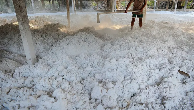 Cậu bé 7 tuổi tử vong vì thứ bột trắng giữa đống vật liệu xây dựng - 2