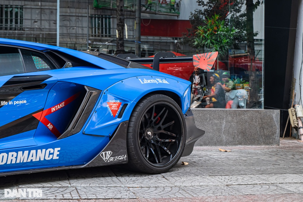 Ngắm siêu xe Lamborghini Aventador độ Liberty Walk độc nhất Việt Nam - 11 Ngắm siêu xe Lamborghini Aventador độ Liberty Walk độc nhất Việt Nam - 11