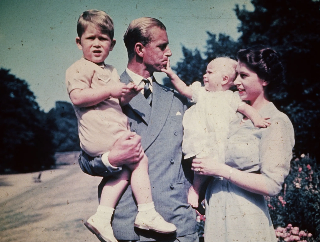 Tình yêu đẹp kéo dài hơn 7 thập niên của Nữ hoàng Anh Elizabeth II - 3 Tình yêu đẹp kéo dài hơn 7 thập niên của Nữ hoàng Anh Elizabeth II - 3