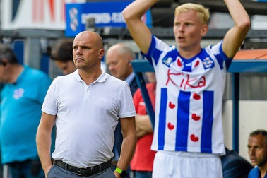 HLV Heerenveen bị chỉ trích sau trận thua Feyenoord