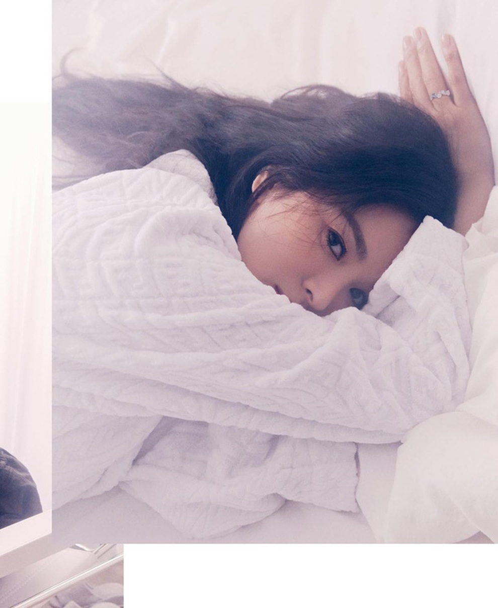 Tròn 2 năm ly hôn, Song Hye Kyo quyến rũ và nổi tiếng hơn! - 7 Tròn 2 năm ly hôn, Song Hye Kyo quyến rũ và nổi tiếng hơn! - 7