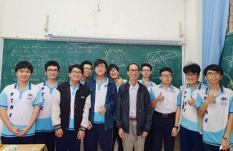 Huyền thoại toán học Việt Nam và hành trình chinh phục Olympic toán quốc tế - 4 Huyền thoại toán học Việt Nam và hành trình chinh phục Olympic toán quốc tế - 4