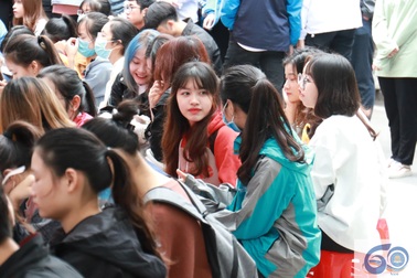 Lễ khai giảng, trường ĐH Thương Mại hướng về miền Trung lũ lụt