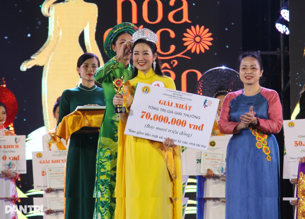 Nữ cán bộ Chi cục Thuế giành giải nhất người đẹp hoa cúc biển Cửa Lò - 6 Nữ cán bộ Chi cục Thuế giành giải nhất người đẹp hoa cúc biển Cửa Lò - 6
