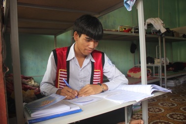 Cậu học trò mồ côi vùng “chảo lửa” nuôi ước mơ thành kĩ sư