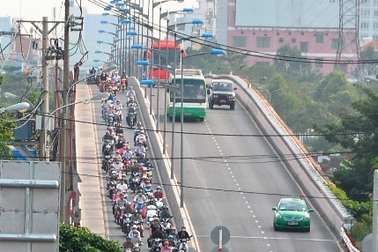 Cô gái bị cướp xe máy cùng hơn nửa tỉ đồng giữa ban ngày ở Sài Gòn