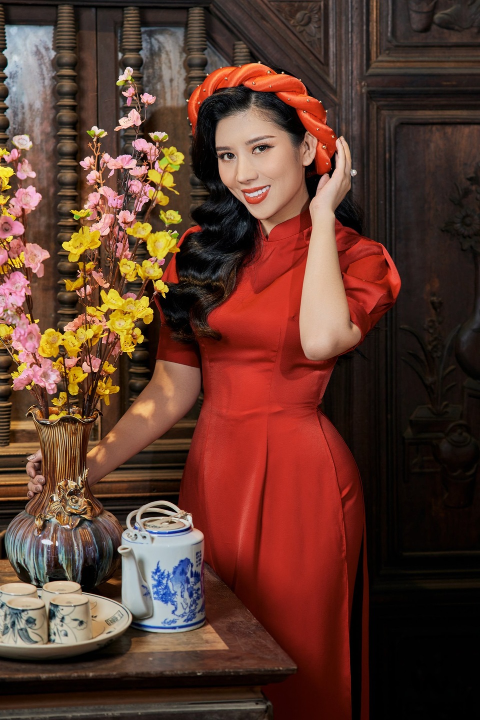 Dương Yến Nhung khoe sắc trong tà áo dài đón Tết - 4 Dương Yến Nhung khoe sắc trong tà áo dài đón Tết - 4