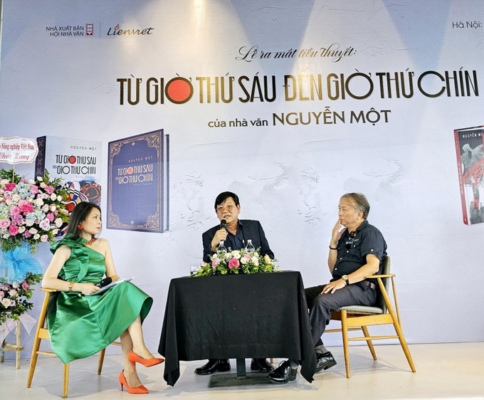 Nhà văn Nguyễn Một chia sẻ tại buổi lễ.