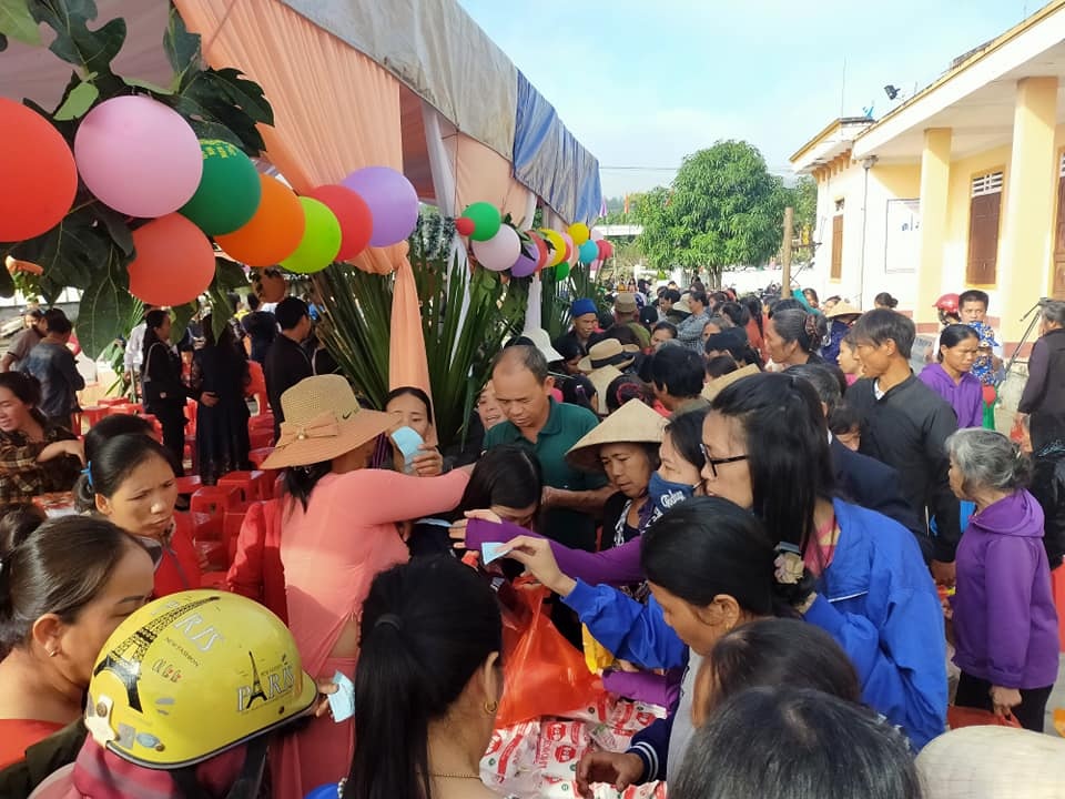Phiên chợ Tết 0 đồng ý nghĩa cho người nghèo - 1 Phiên chợ Tết 0 đồng ý nghĩa cho người nghèo - 1