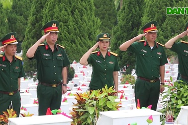 Xúc động, trang nghiêm tại Nghĩa trang Liệt sĩ Vị Xuyên