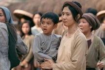 Nghịch lý phim trăm tỷ gây tranh cãi, được khen thì doanh thu bết bát