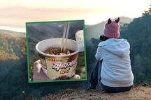 Du khách đổ xô lên đỉnh núi cao nhất Hàn Quốc ăn mỳ rồi xả rác bừa bãi