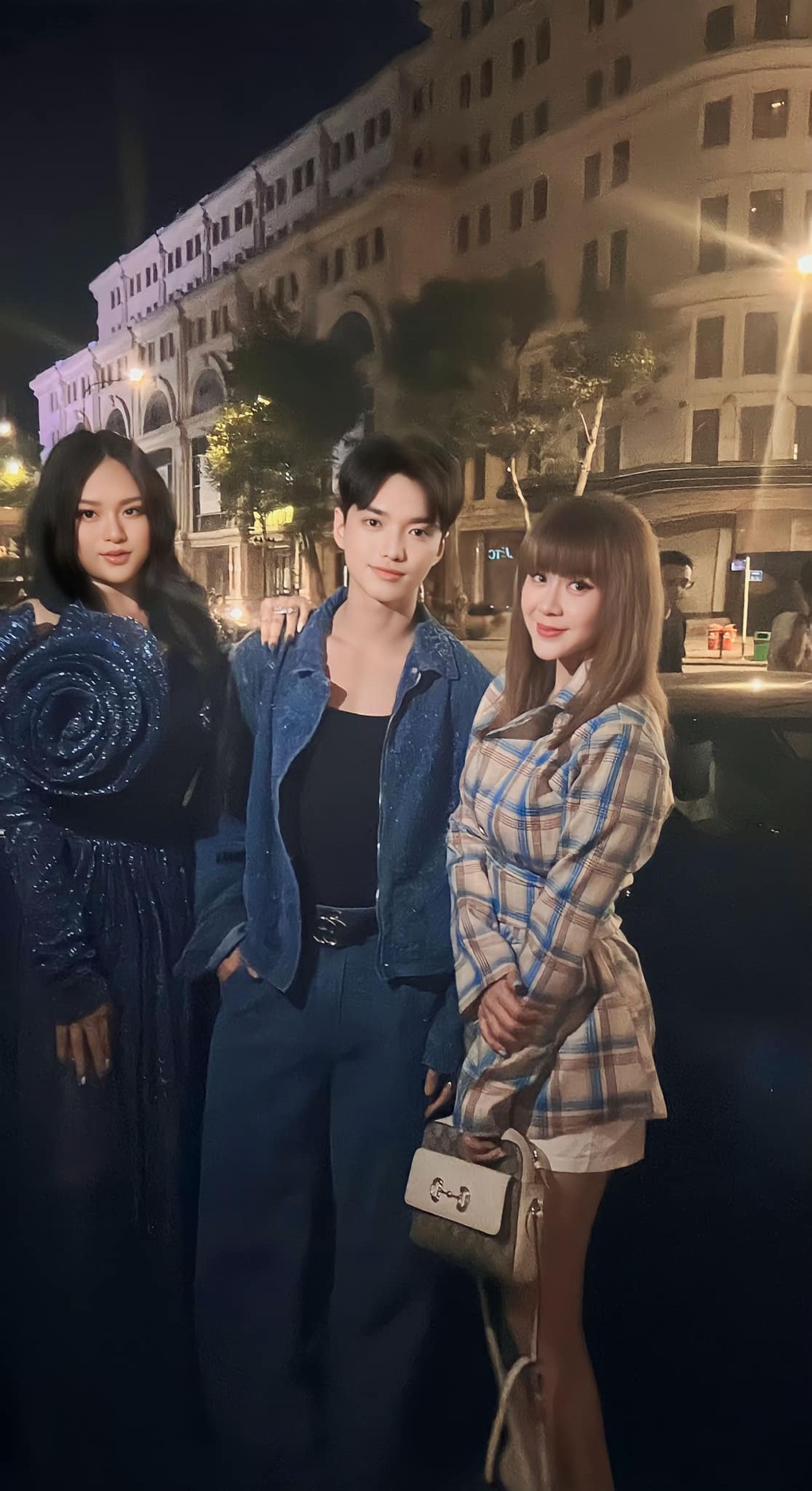 Học trò Lưu Thiên Hương gây chú ý khi hát Sau lưng anh - 2 Học trò Lưu Thiên Hương gây chú ý khi hát Sau lưng anh - 2