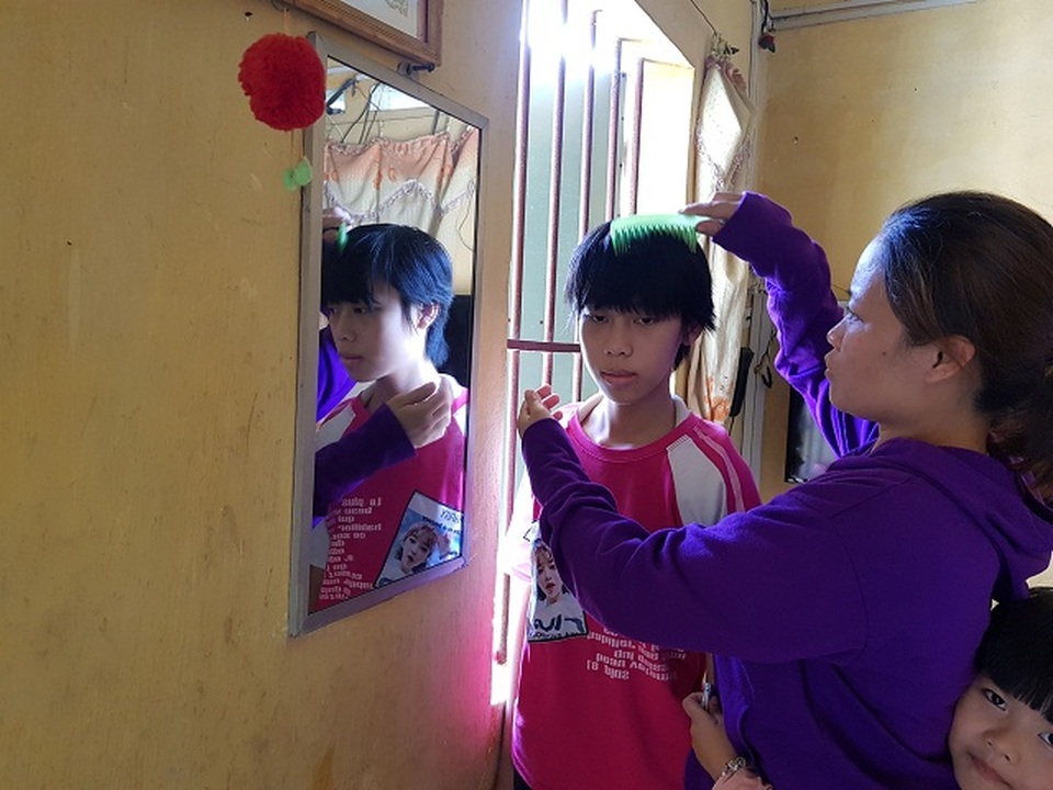 Người cha mù hát rong mơ có tiền ghép sọ cho con gái sau vụ va chạm với tàu hoả - 3 Người cha mù hát rong mơ có tiền ghép sọ cho con gái sau vụ va chạm với tàu hoả - 3