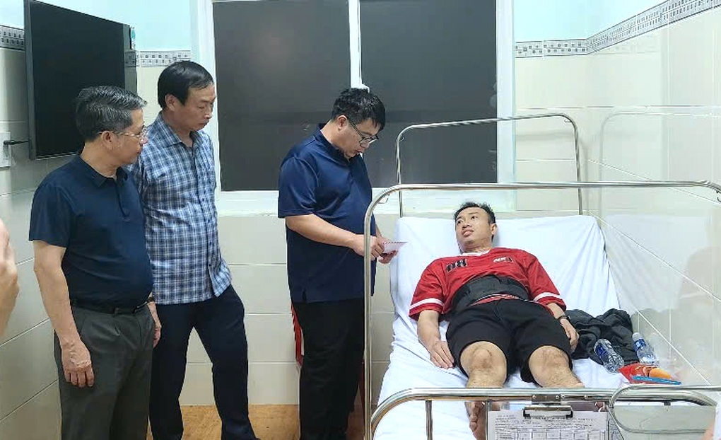 Công an thông tin vụ ô tô chở 36 hành khách rơi xuống vực đèo Bảo Lộc - 4 Công an thông tin vụ ô tô chở 36 hành khách rơi xuống vực đèo Bảo Lộc - 4