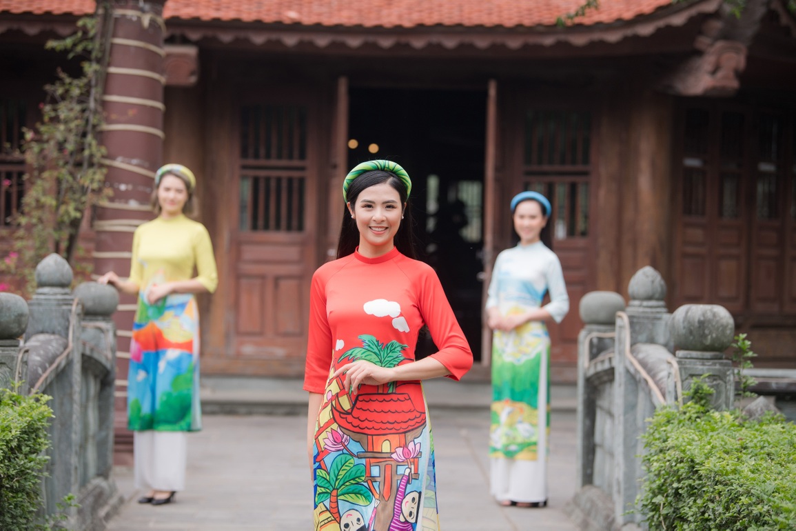 BTV Thu Hà, Mai Ngọc VTV khoe dáng chuẩn với áo dài Ngọc Hân - 12 BTV Thu Hà, Mai Ngọc VTV khoe dáng chuẩn với áo dài Ngọc Hân - 12