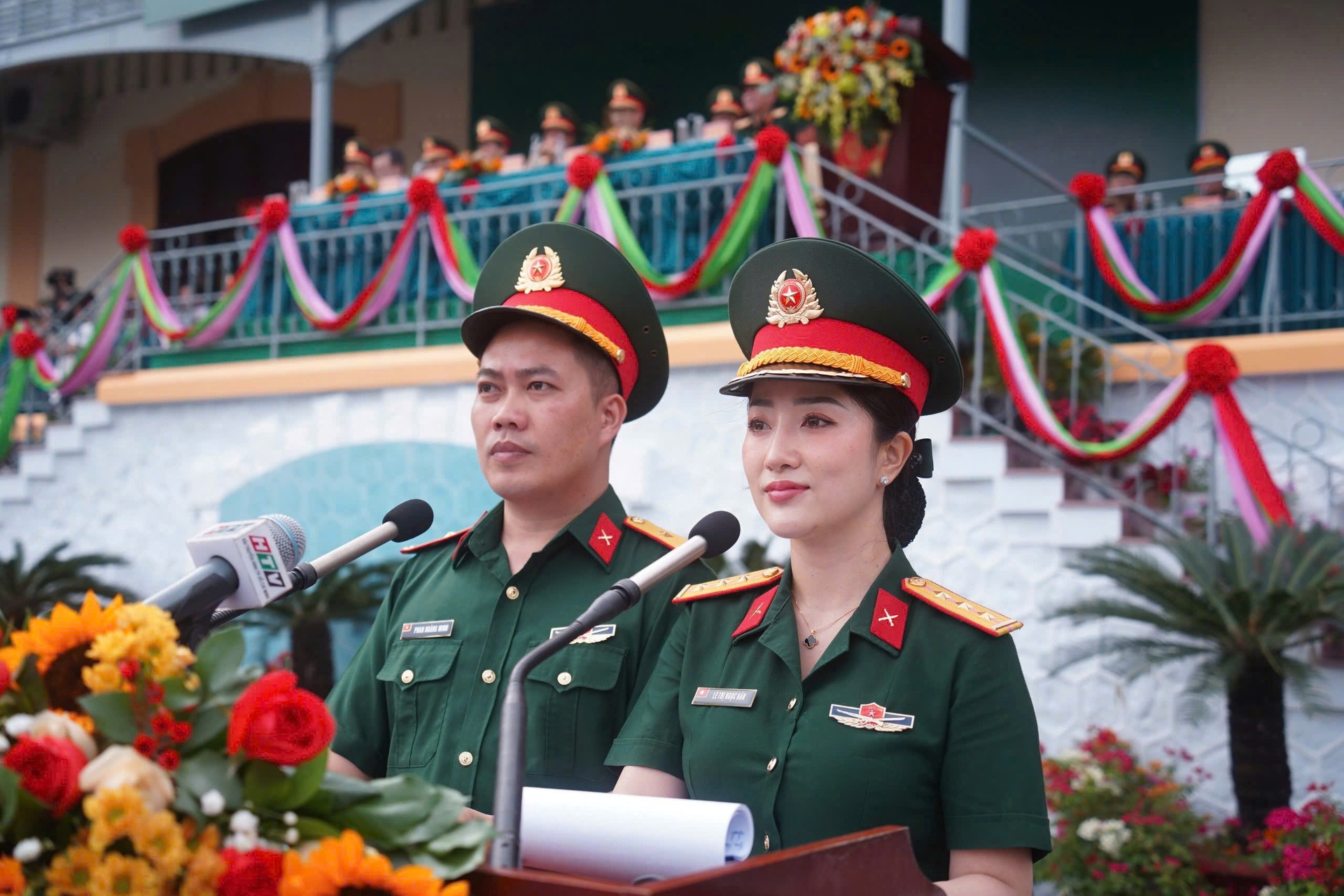 Nhan sắc xinh đẹp của nữ Thượng úy thuyết minh giọng miền Nam ở đại lễ A80 - 2 Nhan sắc xinh đẹp của nữ Thượng úy thuyết minh giọng miền Nam ở đại lễ A80 - 2