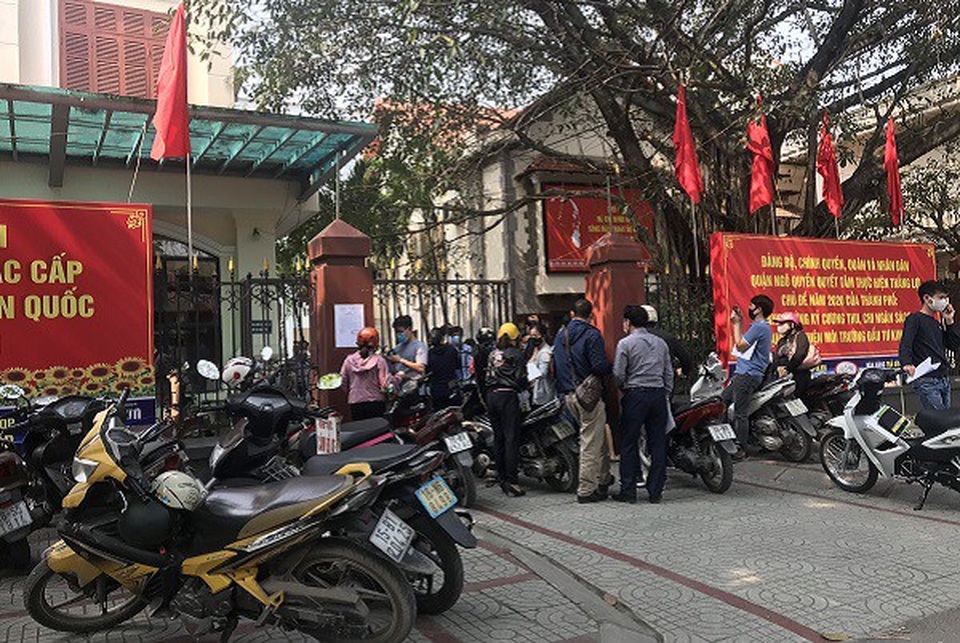 Hải Phòng: Hàng trăm doanh nghiệp vận tải chen lấn xin giấy thông hành - 1 Hải Phòng: Hàng trăm doanh nghiệp vận tải chen lấn xin giấy thông hành - 1