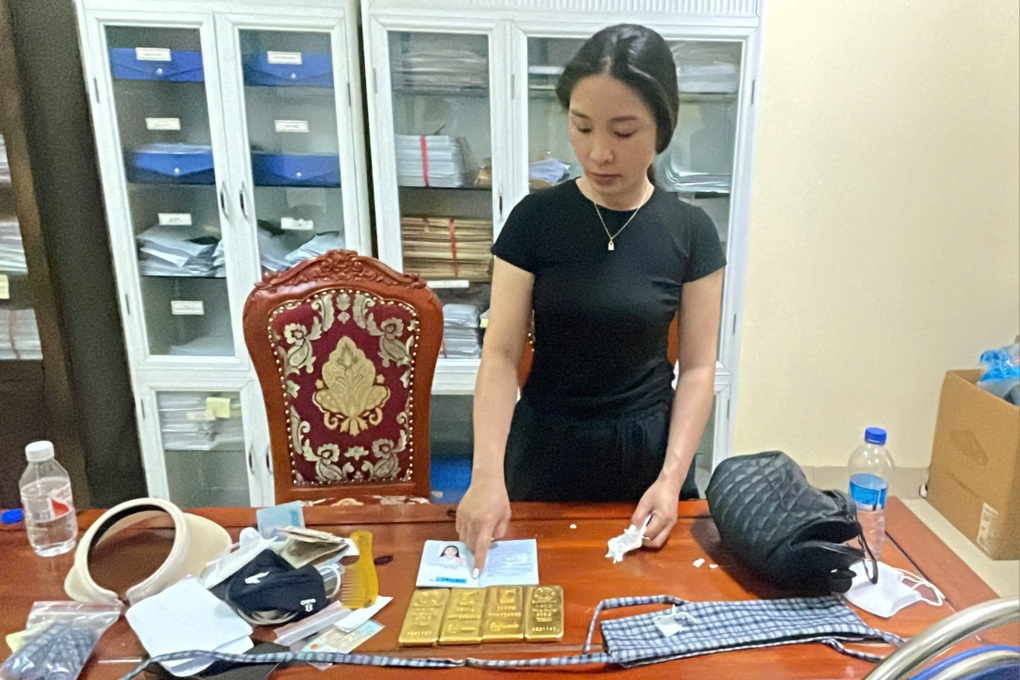 Bắt giữ đối tượng vận chuyển trái phép 4kg vàng qua cửa khẩu Móng Cái - 1 Bắt giữ đối tượng vận chuyển trái phép 4kg vàng qua cửa khẩu Móng Cái - 1