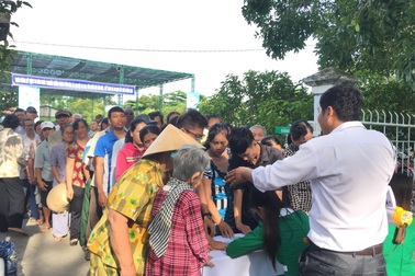 Hàng nghìn người được khám mắt miễn phí