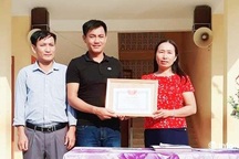 Tuyên dương 2 thầy giáo lao xuống suối sâu cứu nam sinh bị đuối nước