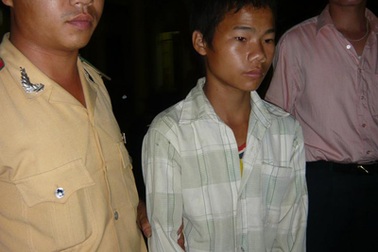 Bắt kẻ dâm ô 16 tuổi trên xe khách