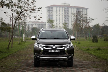 Mitsubishi Pajero Sport mới giá từ 1,329 tỉ đồng