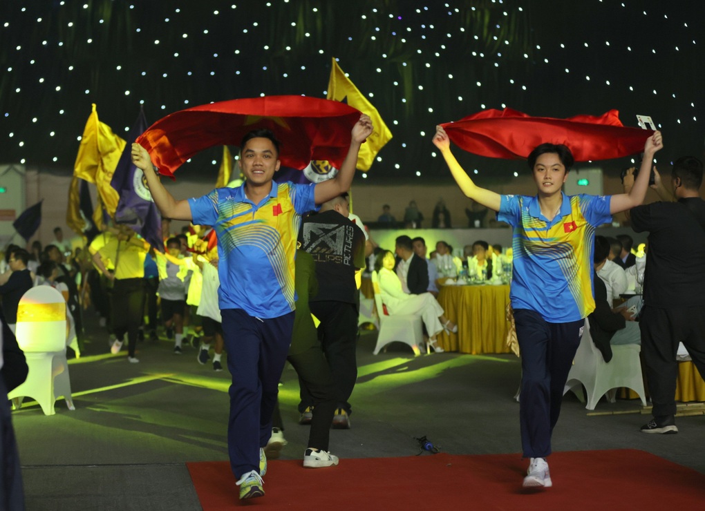 Duy Mạnh tái hiện khoảnh khắc cắm cờ tại Thường Châu - 2 Duy Mạnh tái hiện khoảnh khắc cắm cờ tại Thường Châu - 2
