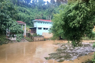 Tạm dừng cấp nước sinh hoạt hơn nửa thành phố Lào Cai do nước suối quá đục