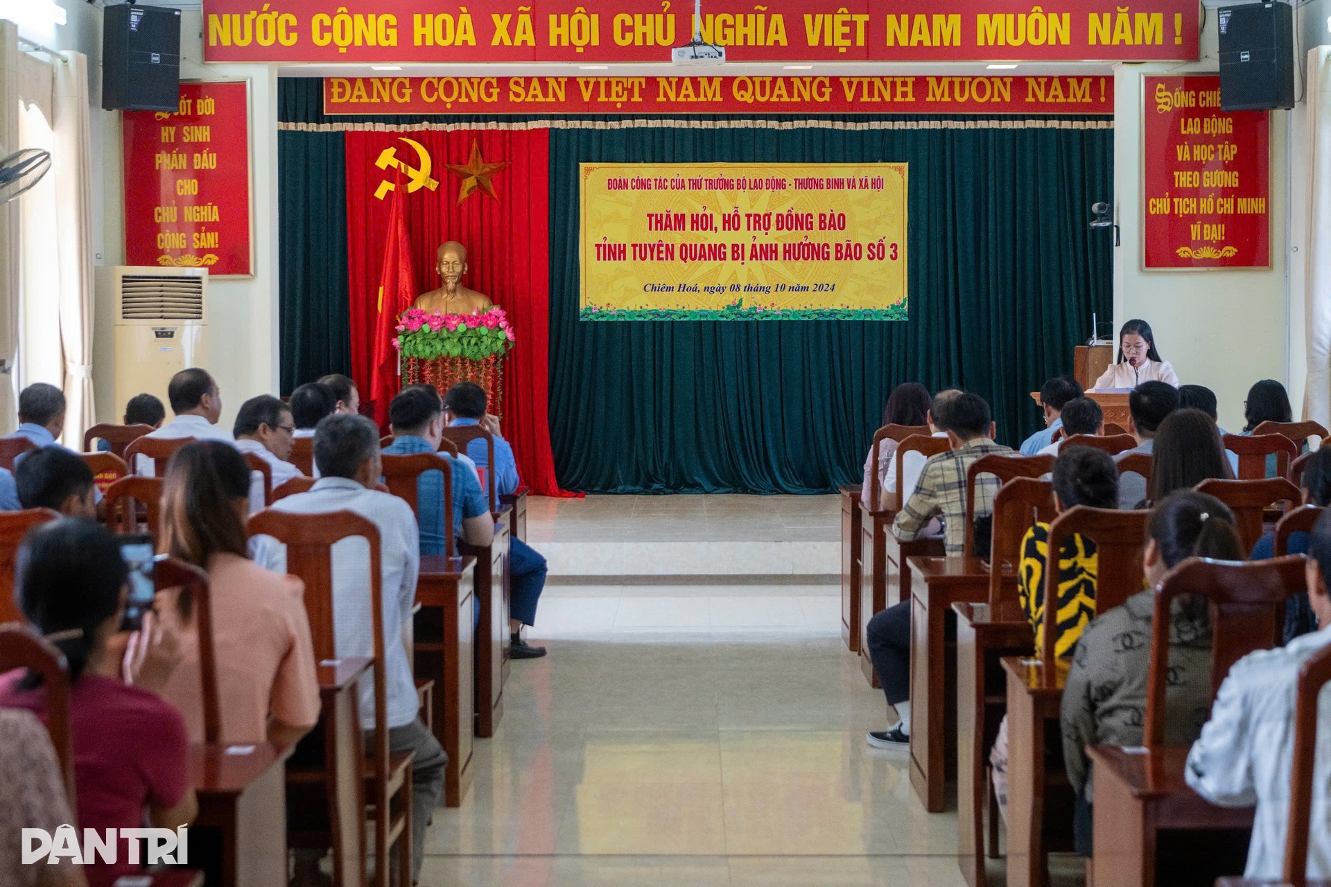 Thân nhân liệt sĩ mất nhà do bão rưng rưng khi sẽ có nhà mới đón Tết - 6 Thân nhân liệt sĩ mất nhà do bão rưng rưng khi sẽ có nhà mới đón Tết - 6