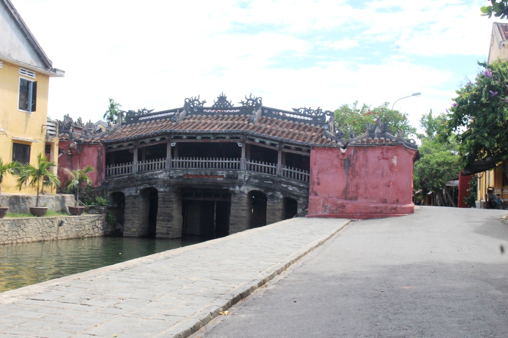 Phố cổ Hội An cửa đóng then cài trong ngày đầu giãn cách xã hội - 6 Phố cổ Hội An cửa đóng then cài trong ngày đầu giãn cách xã hội - 6