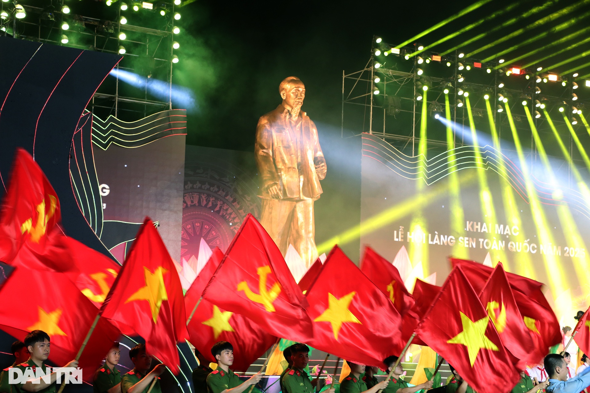 Tổng Bí thư Tô Lâm dự khai mạc Lễ hội Làng Sen năm 2025 - 10 Tổng Bí thư Tô Lâm dự khai mạc Lễ hội Làng Sen năm 2025 - 10