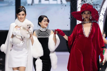 Hoàng Yến hóa thân thành nữ hoàng, Huyền My đưa chó poodle lên sàn catwalk