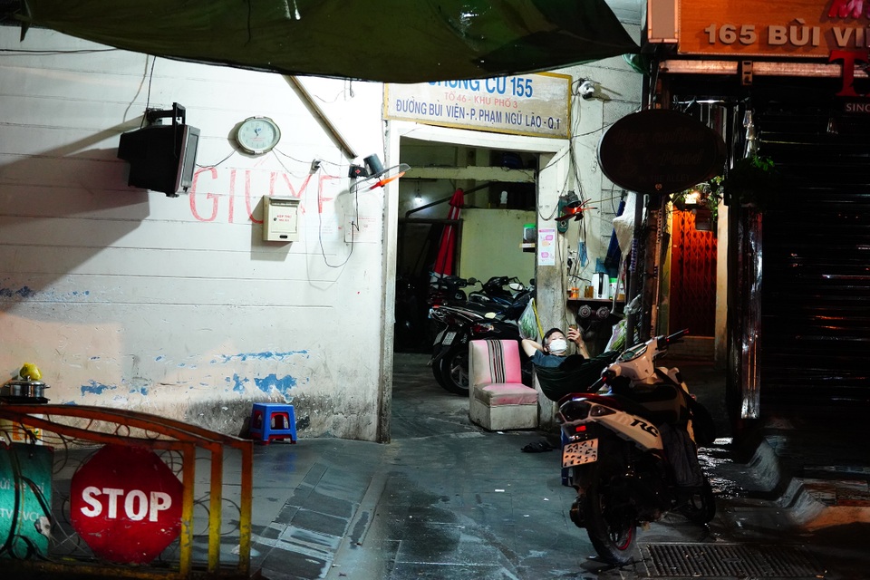 Phố Bùi Viện chưa từng có một đêm “sống chậm” như thế - 13 Phố Bùi Viện chưa từng có một đêm “sống chậm” như thế - 13