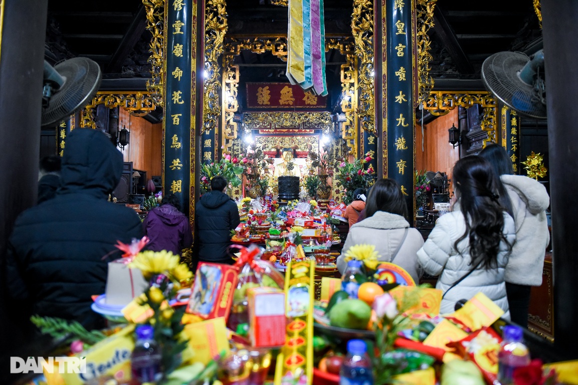 Giới trẻ Hà Thành đến chùa Hà cầu thoát ế trước ngày lễ tình yêu - 2 Giới trẻ Hà Thành đến chùa Hà cầu thoát ế trước ngày lễ tình yêu - 2