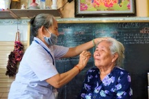 Điều kiện để người không có lương hưu dưới 75 tuổi được hưởng trợ cấp