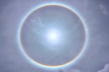 Cục Khí tượng nói về hào quang mặt trời liên tục xuất hiện những ngày qua