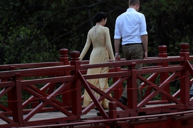 Những hình ảnh đẹp của Hoàng tử William trong chuyến thăm Việt Nam