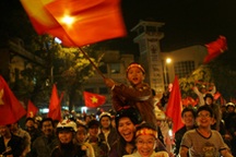 Chùm ảnh: Hà Nội ăn mừng đội tuyển vào chung kết AFF Cup