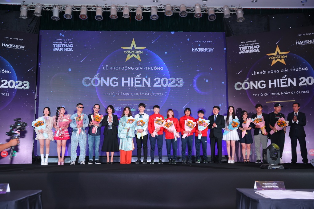 Giải Cống hiến 2023: Mono đối đầu Tăng Duy Tân, lần đầu có giải về thể thao - 2 Giải Cống hiến 2023: Mono đối đầu Tăng Duy Tân, lần đầu có giải về thể thao - 2