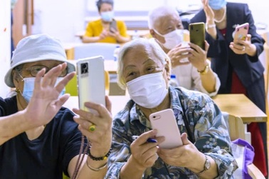 Làn sóng "người cao tuổi kỹ thuật số" bùng nổ ở châu Á