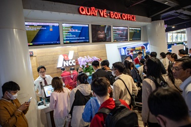 Phe vé rao 300.000 đồng/vé xem ''Đào, phở và piano'', rạp quốc gia cảnh báo