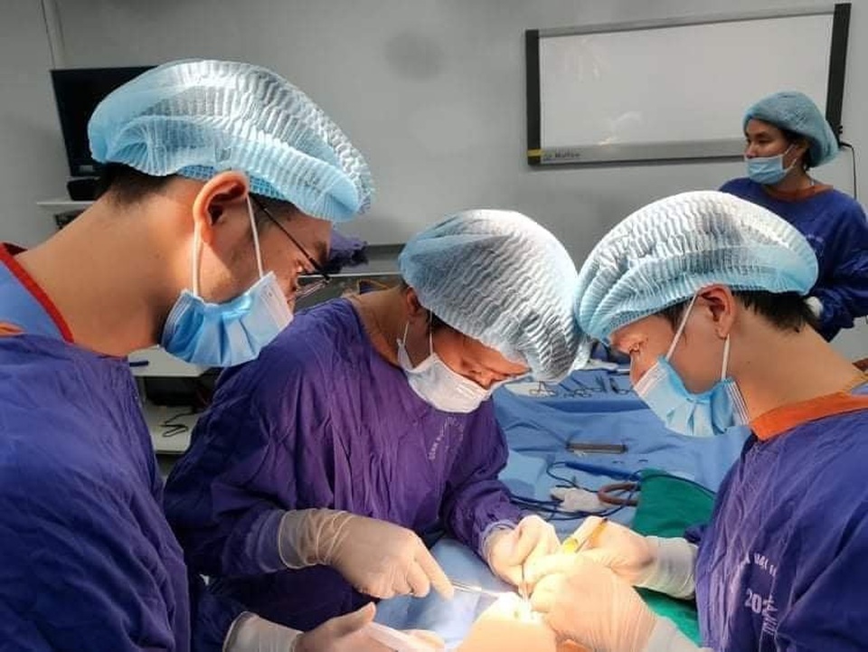 Có hay không việc uống rượu ba kích gây cương dương hơn 30 tiếng? - 1 Có hay không việc uống rượu ba kích gây cương dương hơn 30 tiếng? - 1