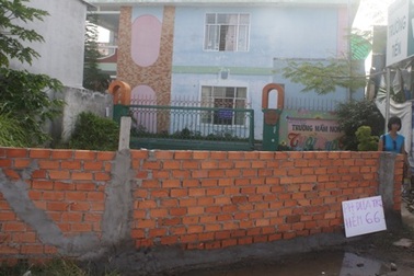 Trường chuẩn quốc gia bị xây bít cổng mặt tiền
